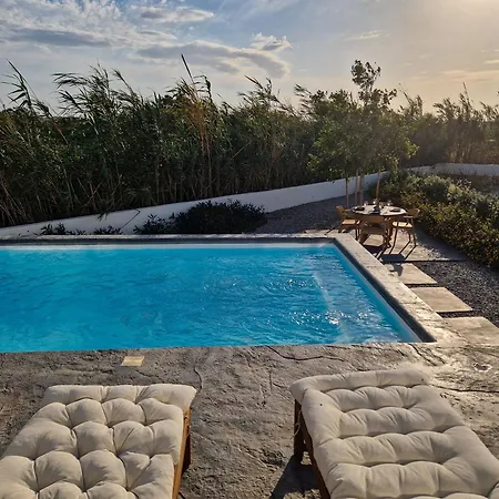 Ferienhaus Zoe Cycladic House With Pool Pláka