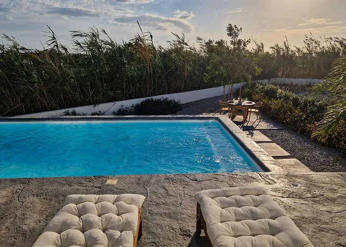 Ferienhaus Zoe Cycladic House With Pool Pláka